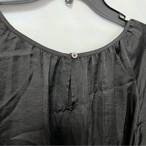 Vince Camuto Black Satin Keyhole Long Sleeves Blouse Shirt - New W/ Tag- Reemoly - Picture 4 of 7